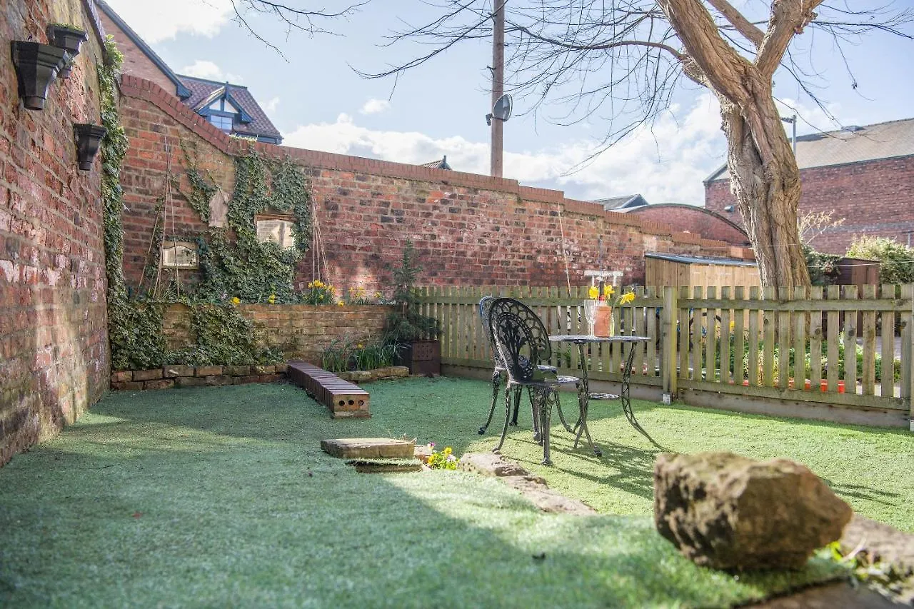 The Tansy House On Queen Street York Apartament