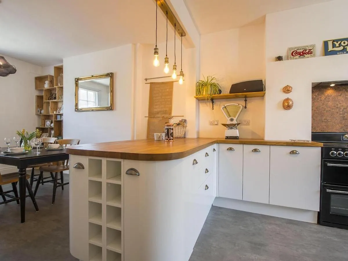 The Tansy House On Queen Street York Apartament