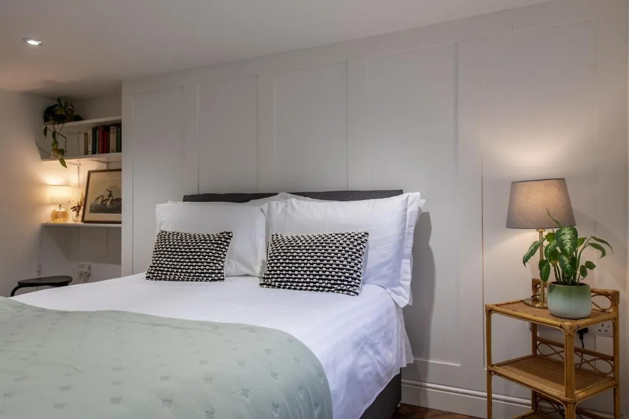 The Tansy House On Queen Street York Apartament